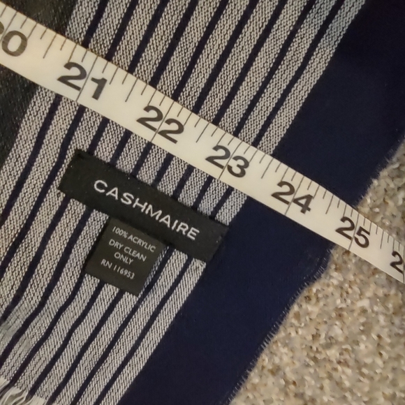 25 x 71 Cashmaire Scarf in shades of blue and gray - Picture 6 of 9